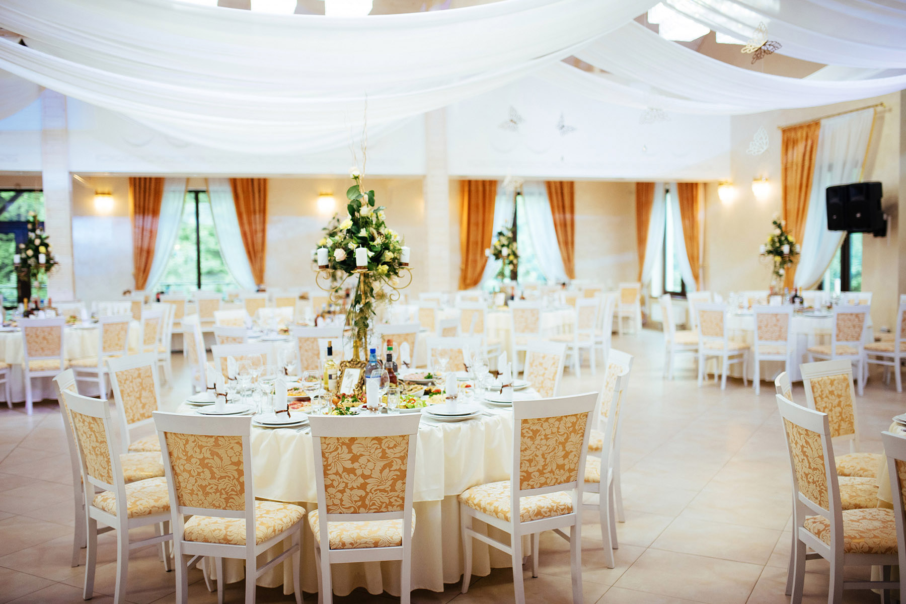 Wedding Table Hire Birmingham & West Midlands | GN Marquee & Tent Hire